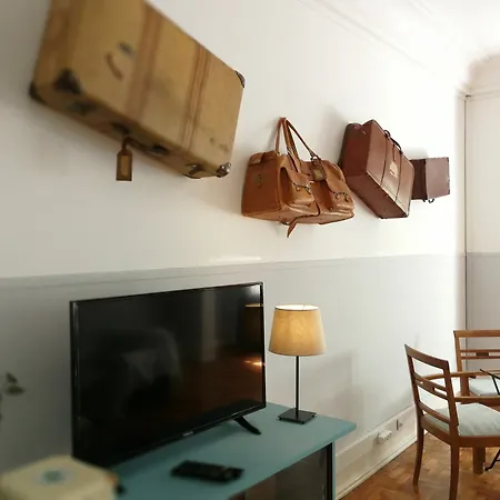 Hostel Castilho 63 & *