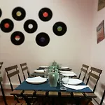 Hostel Castilho 63 & *