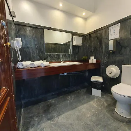 Castilho 63 & *