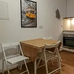 Hostel Castilho 63 & *