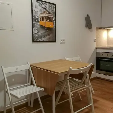 Hostel Castilho 63 & *